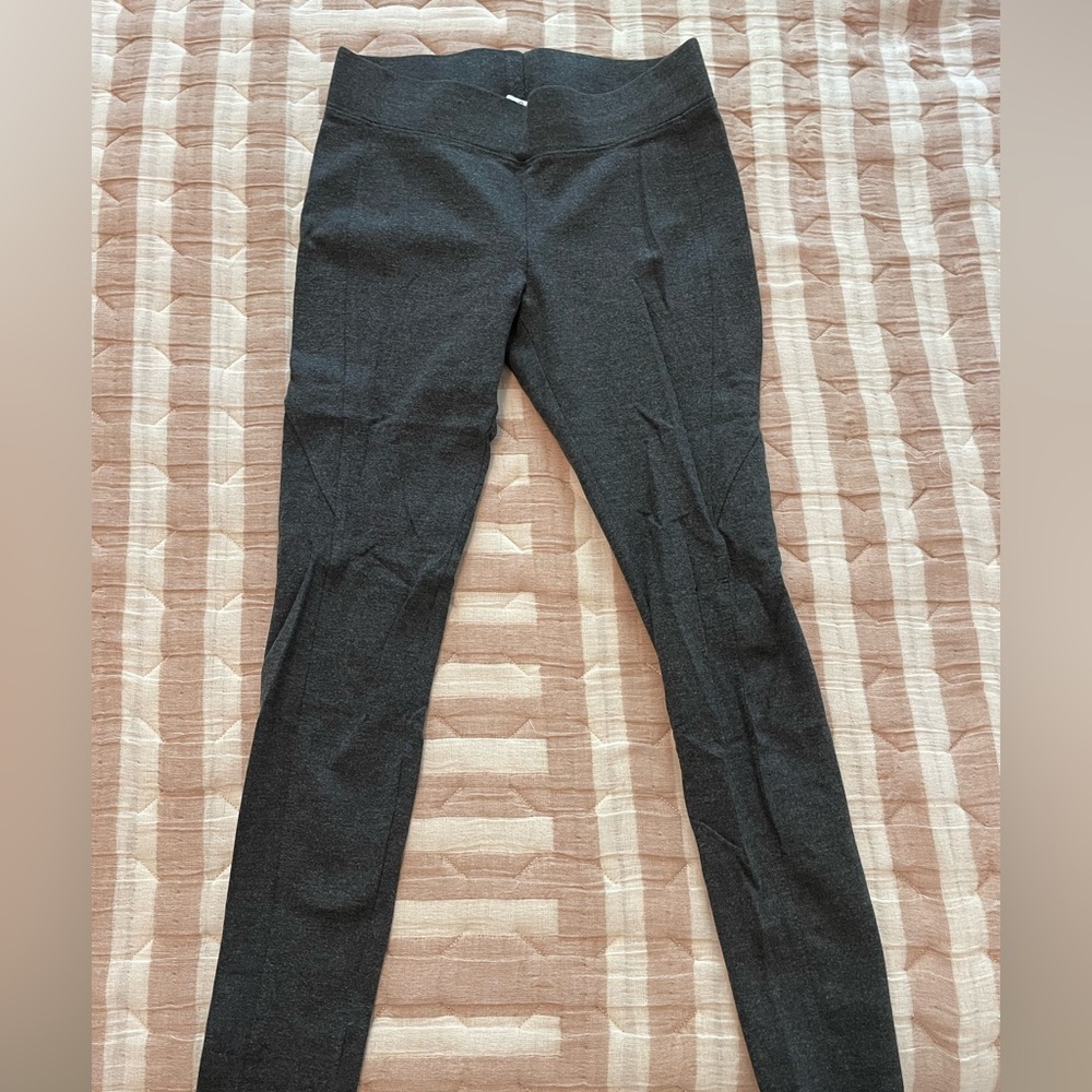 Size small grey legging with piping on sides of leg. American Rag brand.